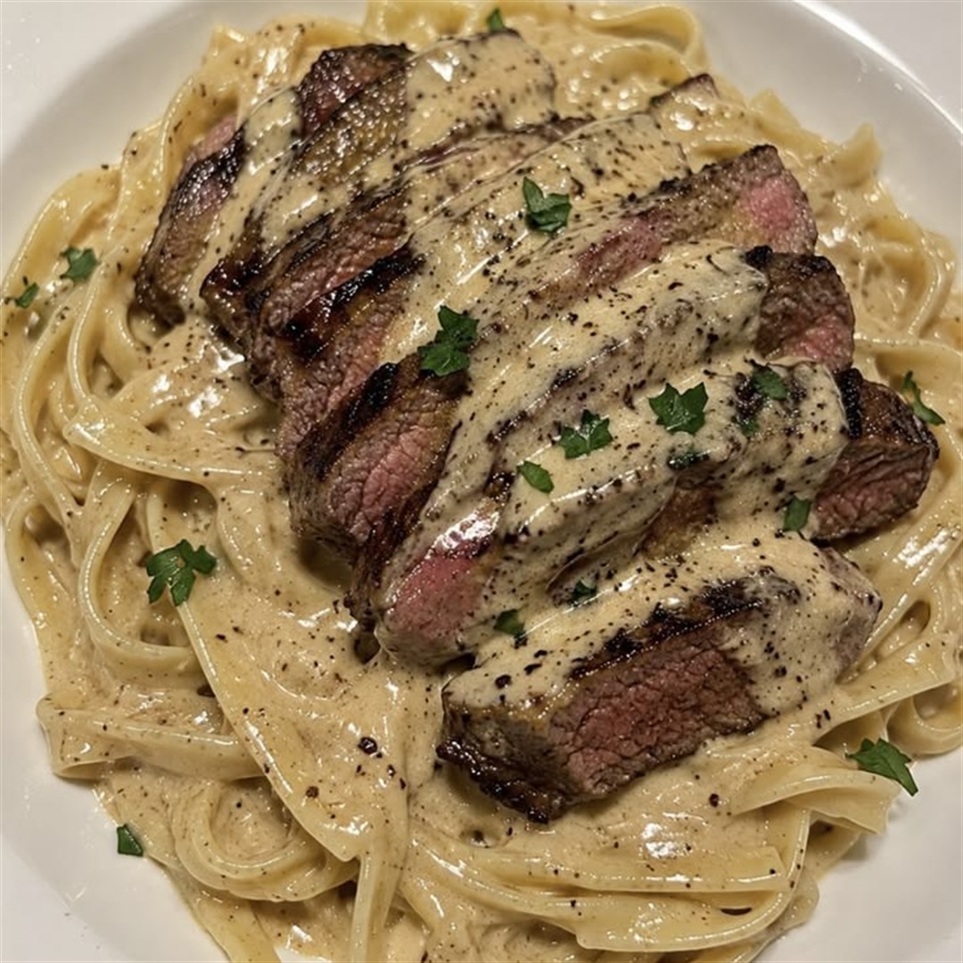 Massa com carne ao molho cremoso