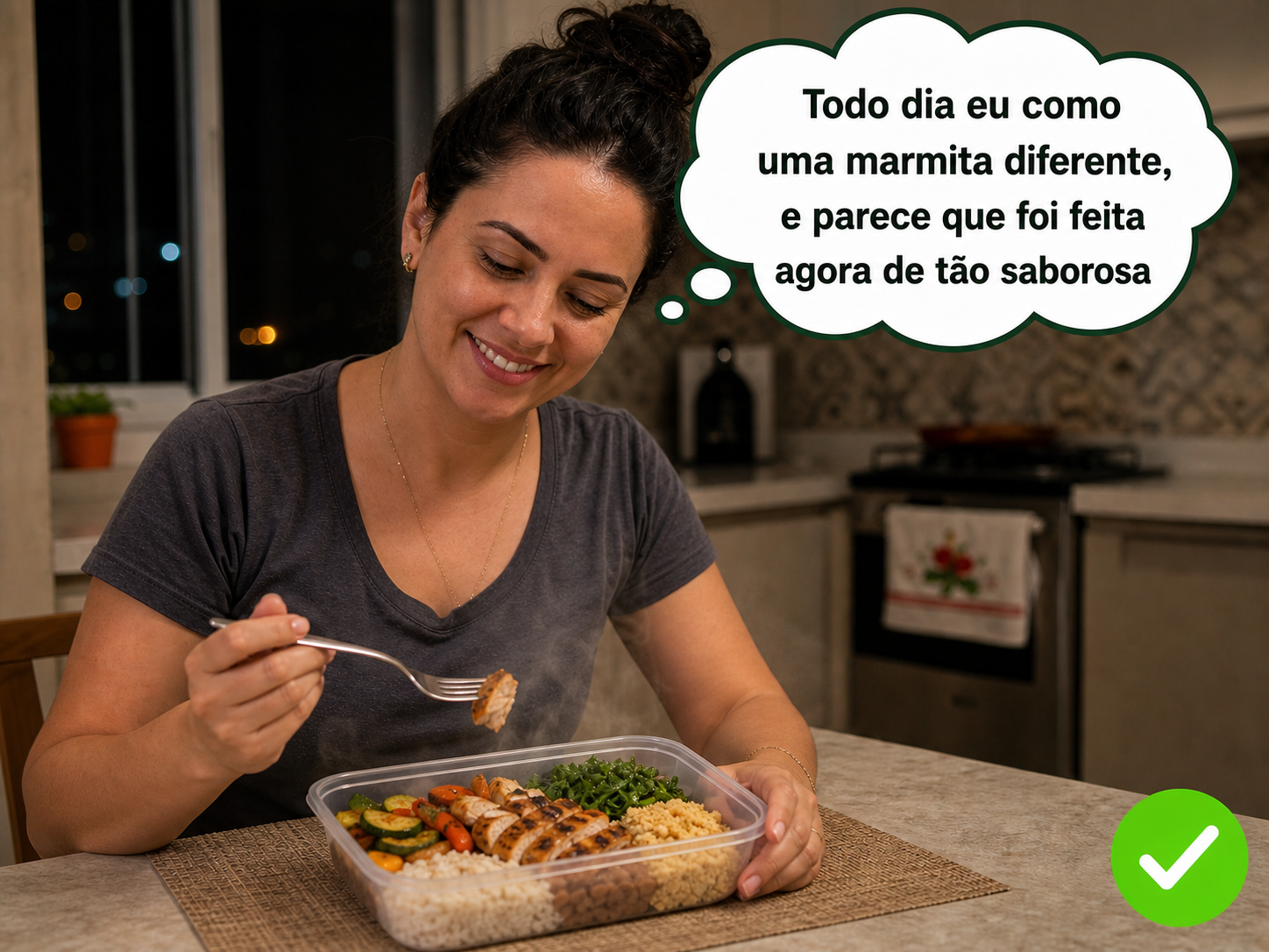 Mulher satisfeita com uma marmita variada